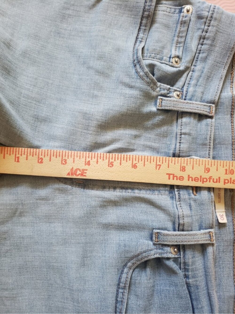 Levi's Women's Mid-Length Denim Shorts Light Wash Size 30 Classic Casual Summer - Picture 16 of 16